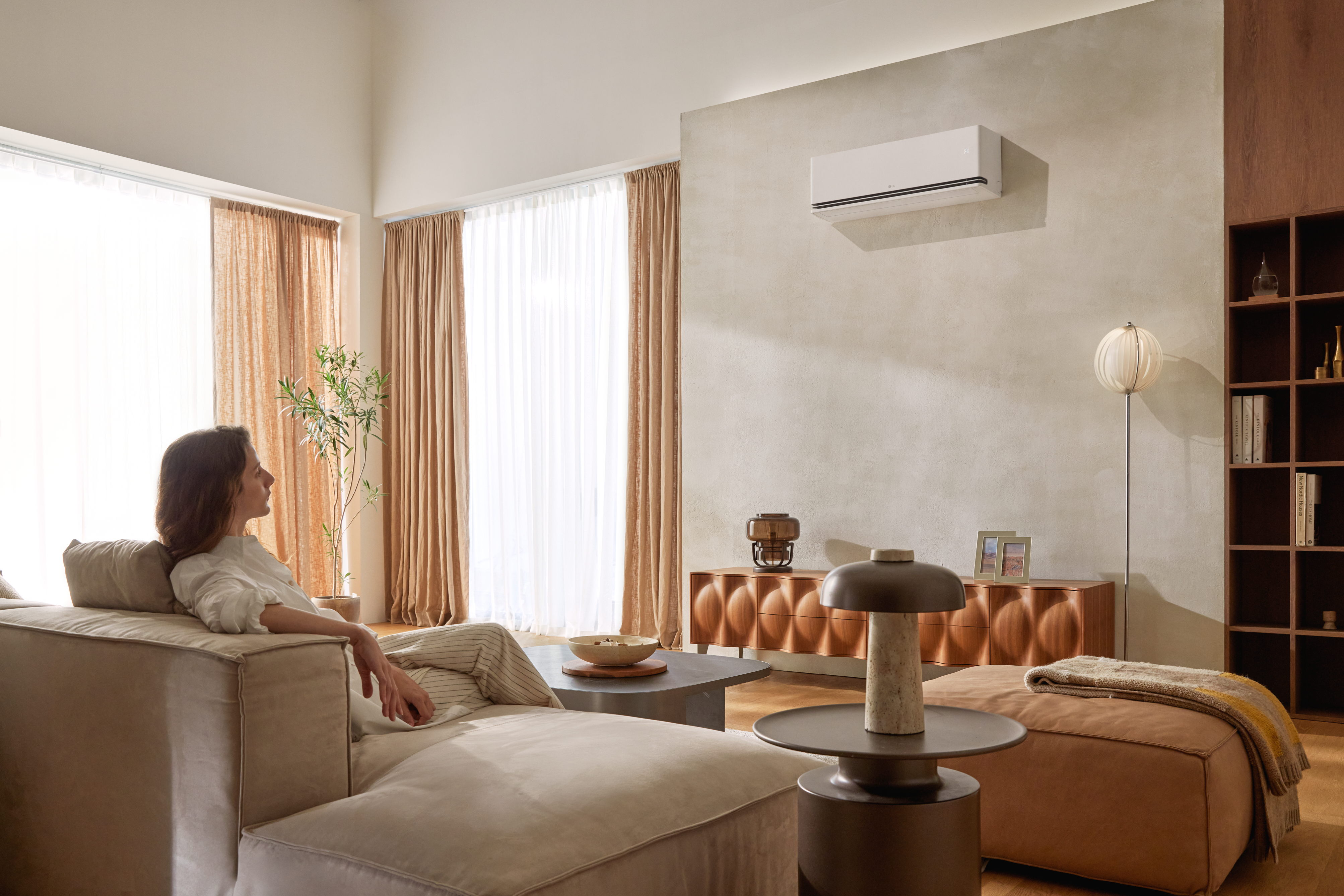 Residential Air Conditioner S3nm091l1ca 2025 White Jpg Lifestyle A03 Without Wind